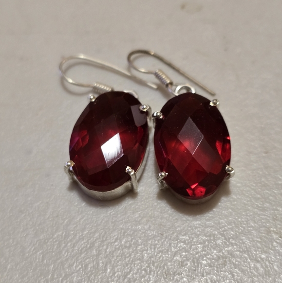 Red Glass Faceted Earrings Lot 6 - Picture 3 of 3